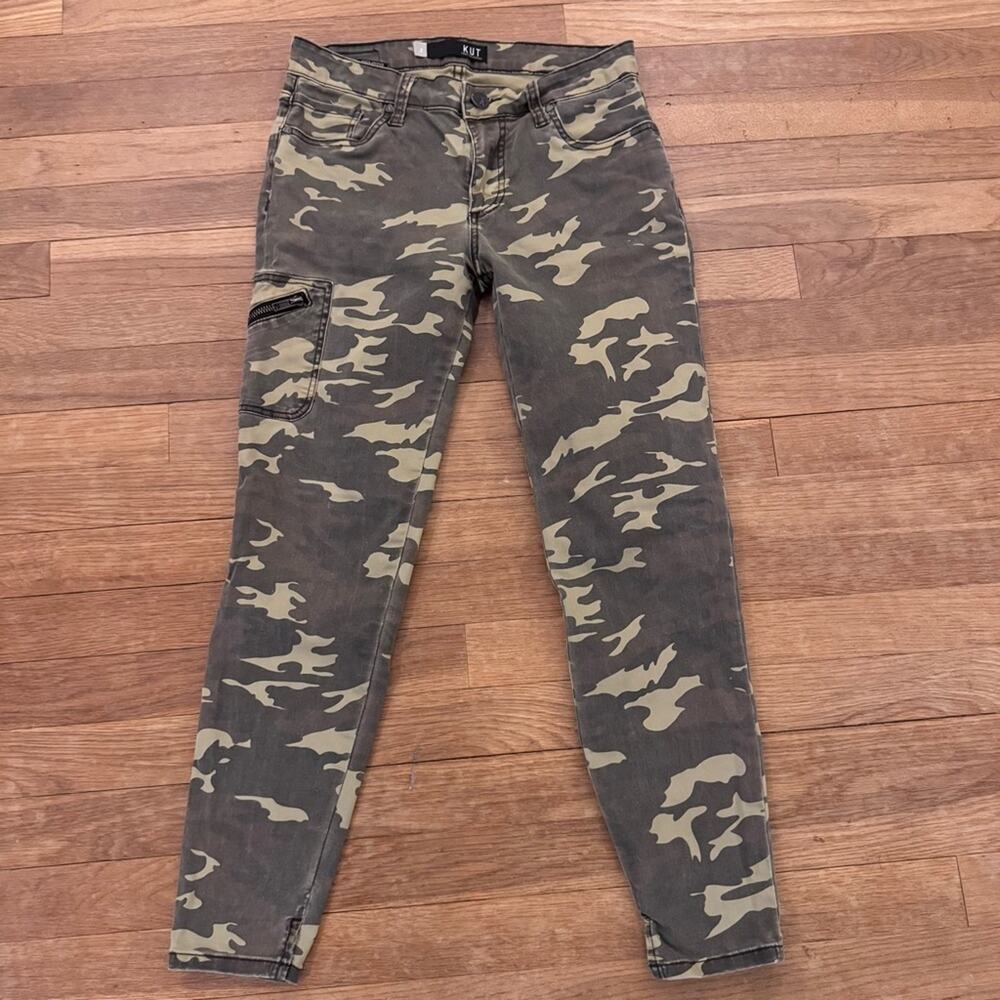 KUT FROM THE KLOTH Women's Donna Ankle Cargo Skinny Camo Pants - Size 2
b54